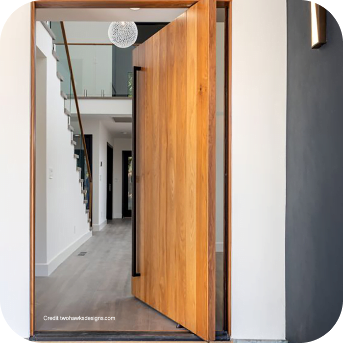 Pivot-Door